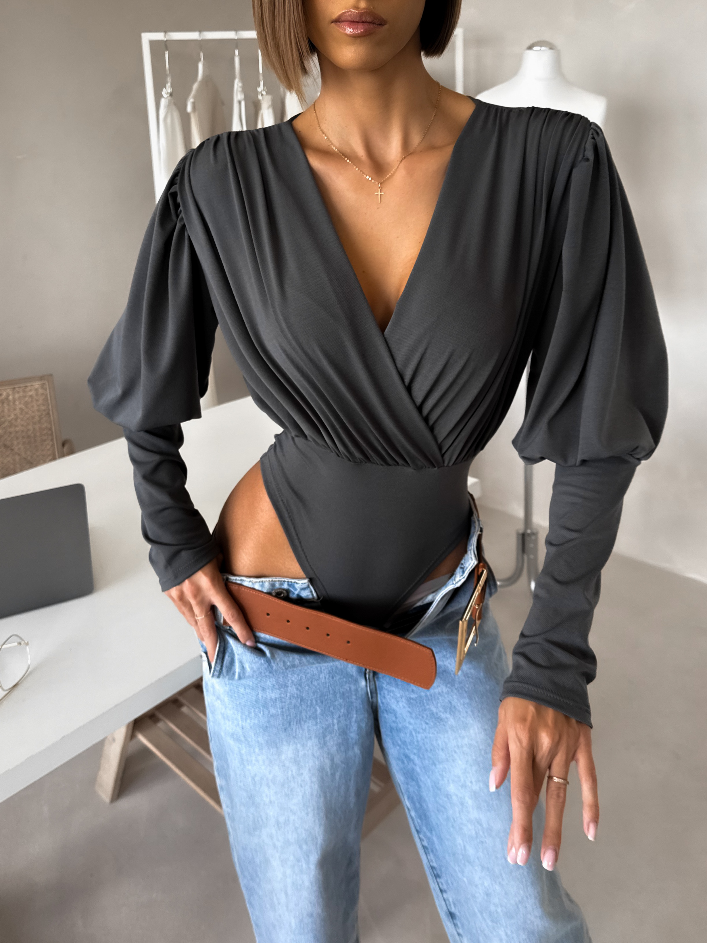 Šedé elegantní body KORBIX s výstřihem Velikost: ONESIZE