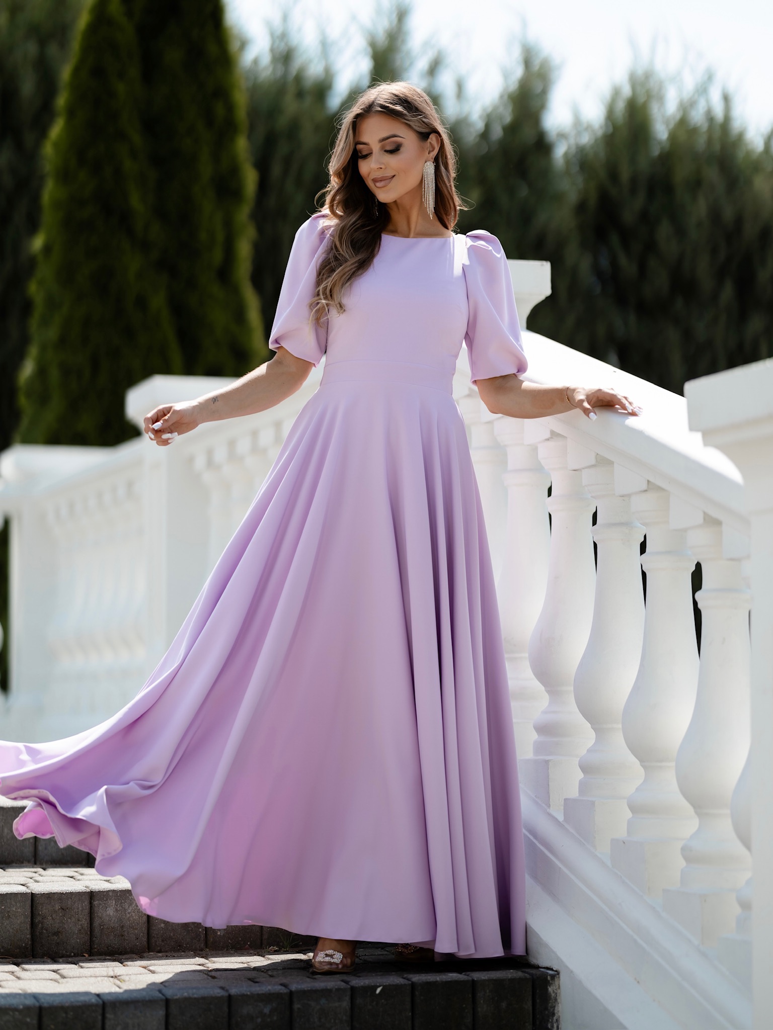 Levně Fialové elegantní dlouhé šaty AVELIRA