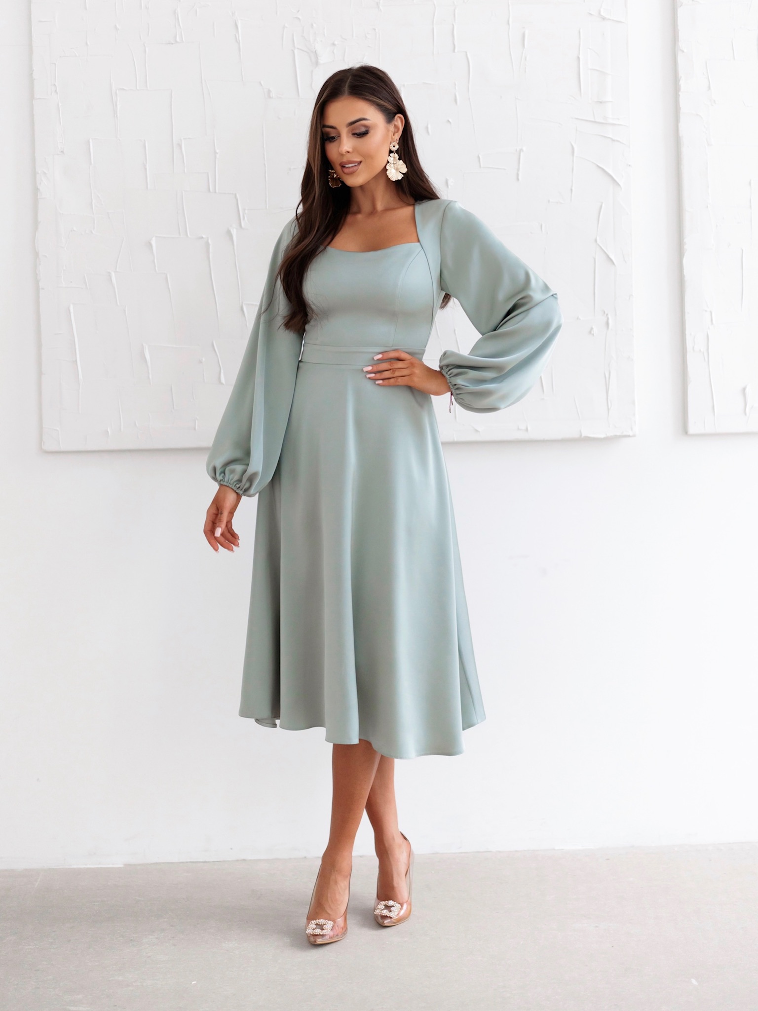 Levně Mintové elegantní midi šaty NORALYN