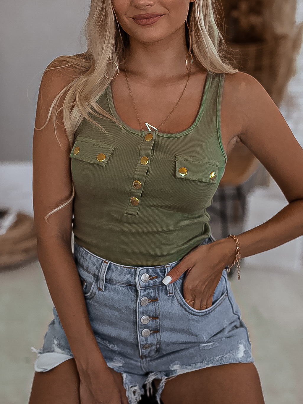 Top Mireya Barva: Khaki