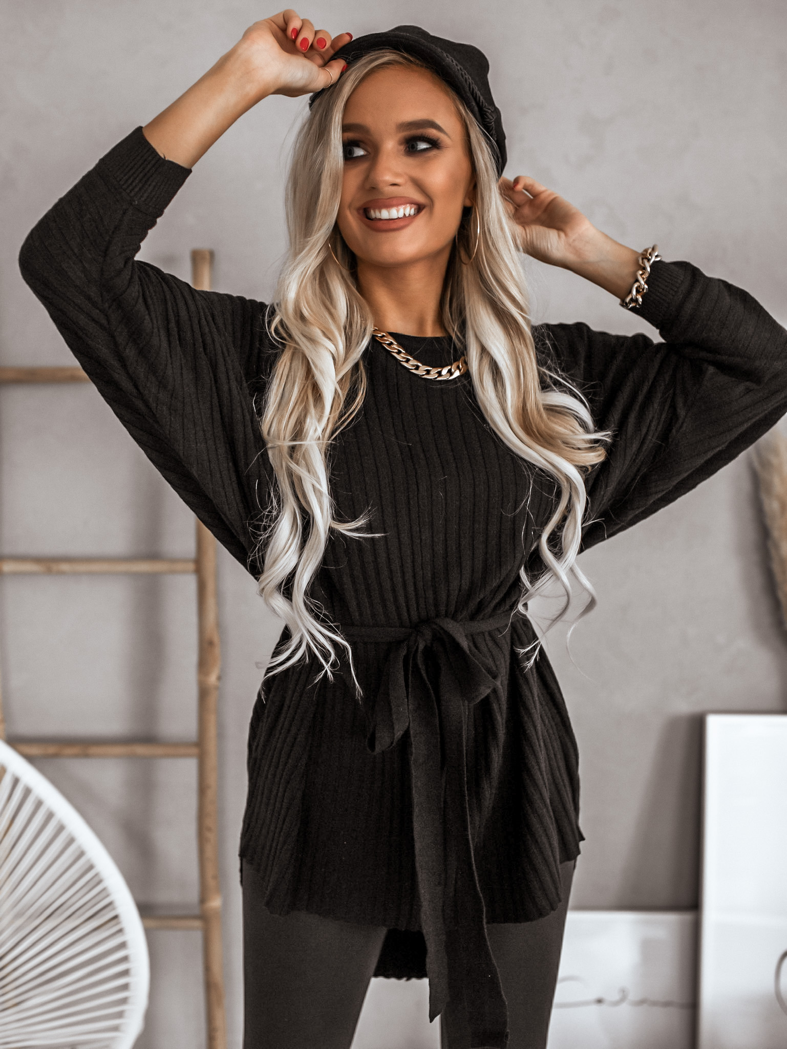 Svetřík Lorena Barva: Černá