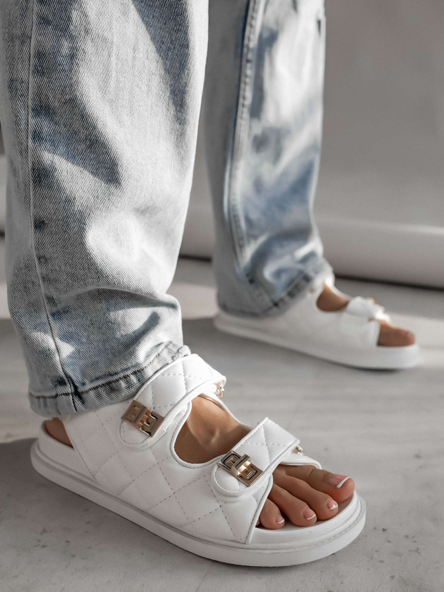Sandálky Aiden/white Velikost: 39