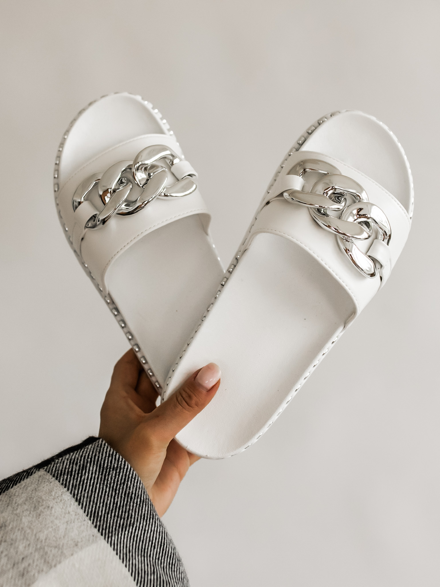Pantofle Leon/white Velikost: 37