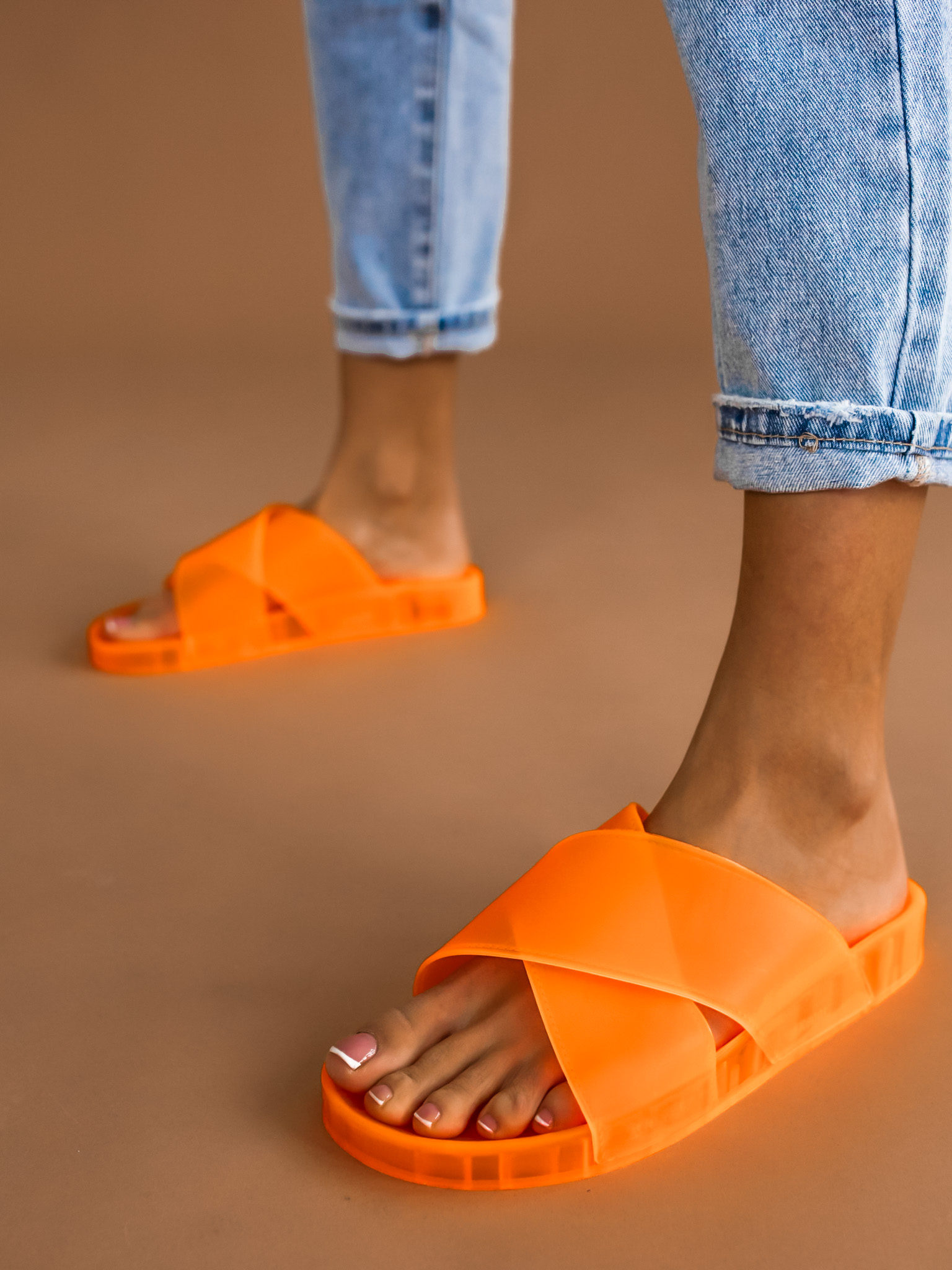 Oranžové pantofle SMOOTH s překříženými pásky Velikost: 38