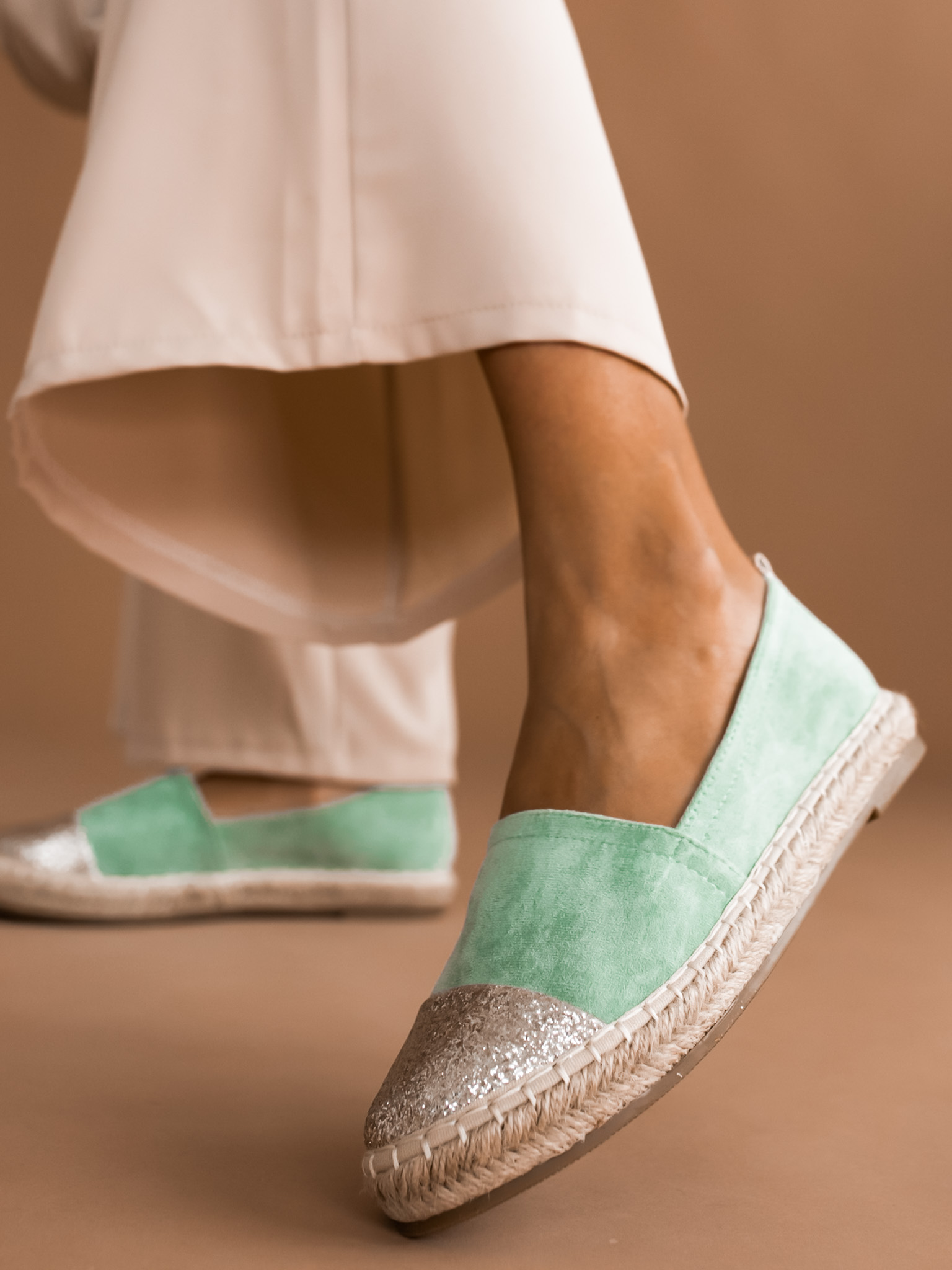 Zelené semišové espadrilky SOFT se stříbrnou špičkou Velikost: 36