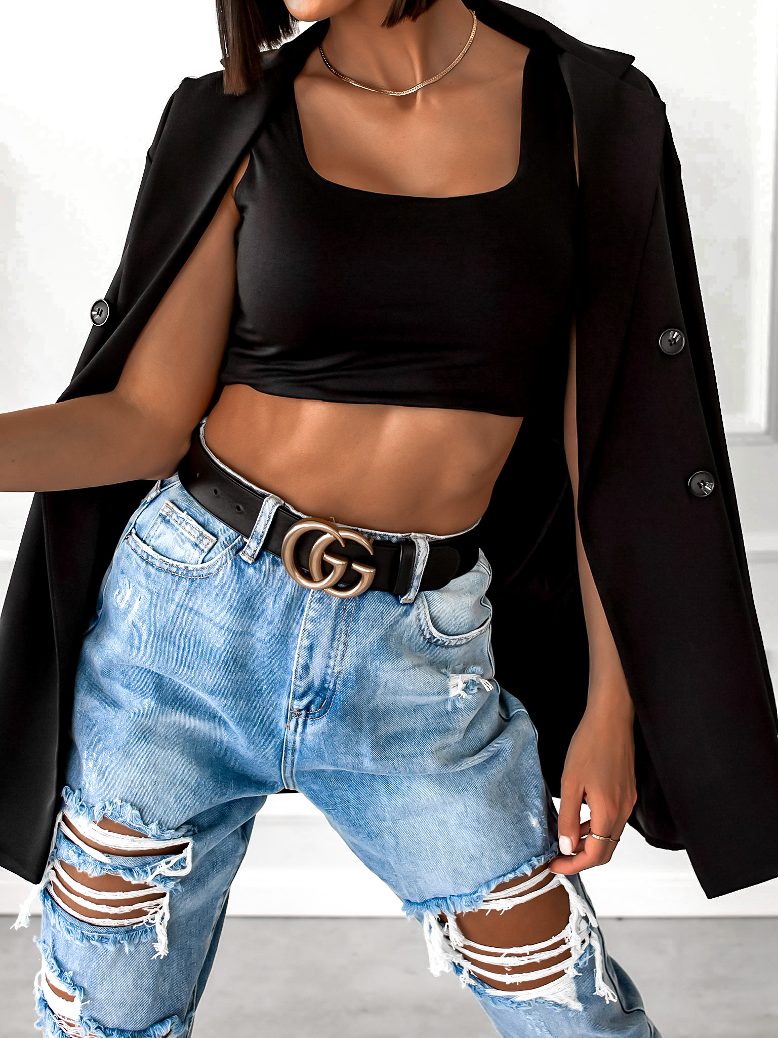 Černý jednoduchý crop top ISAAC