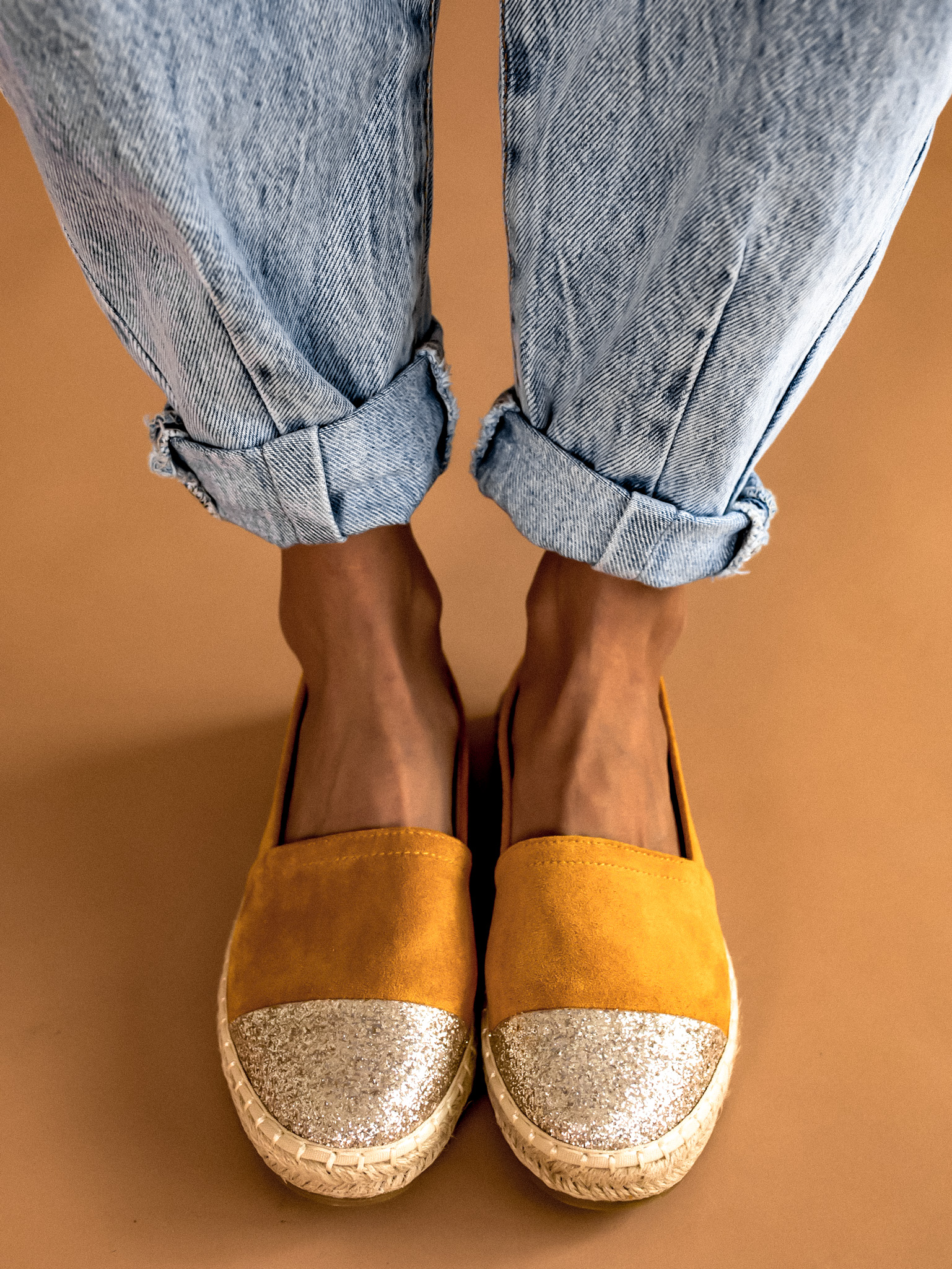 Žluté semišové espadrilky SOFT se stříbrnou špičkou Velikost: 37