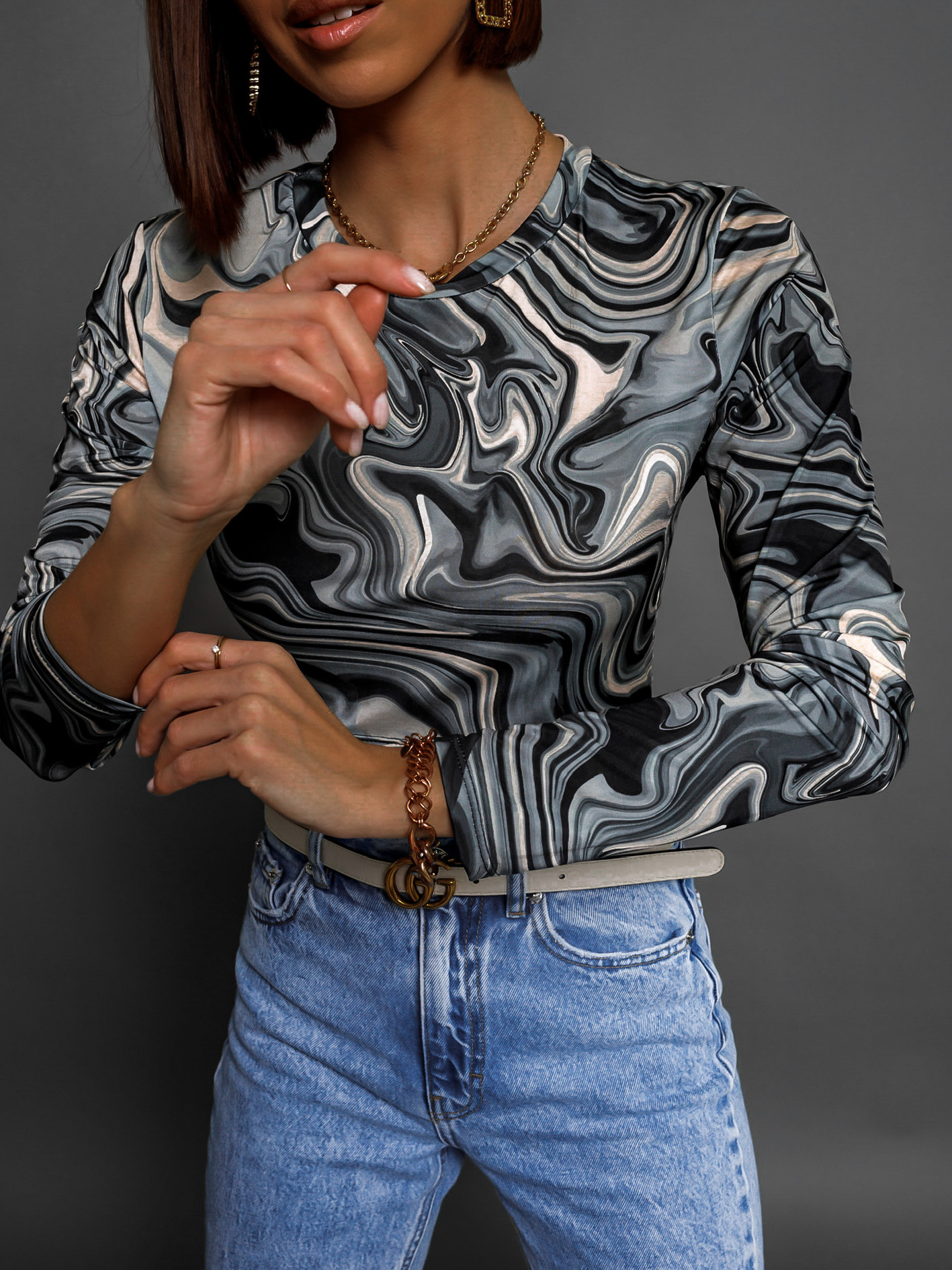 Hnědý vzorovaný crop top MARHOLE s dlouhým rukávem