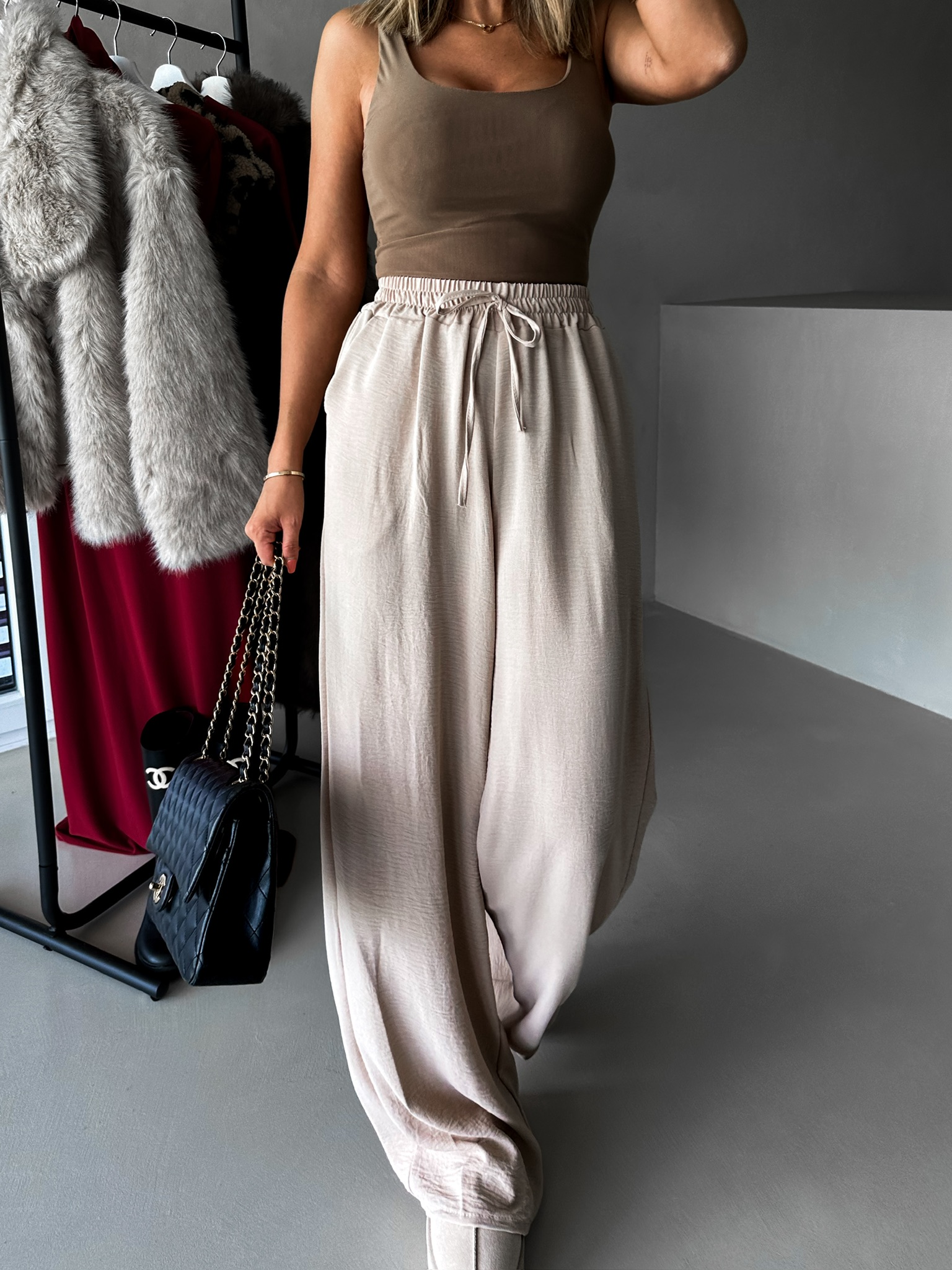 Levně Béžové elegantní kalhoty CORAL s rozšířenými nohavicemi