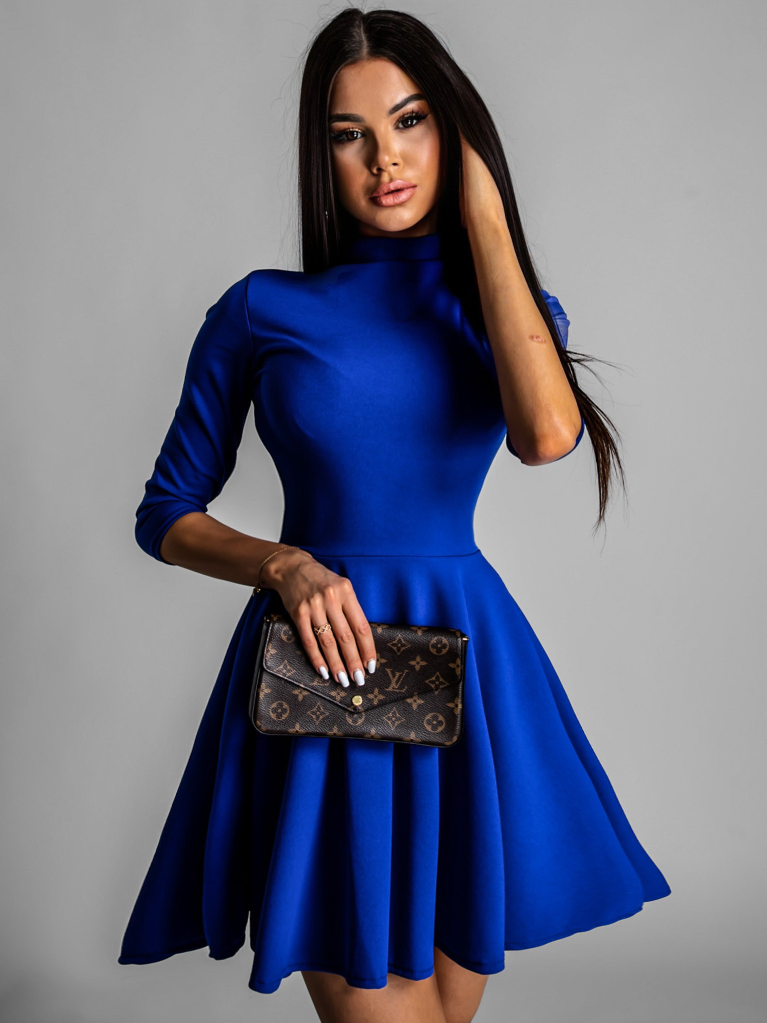 Levně Královsky modré elegantní šaty GROUND s dlouhým rukávem