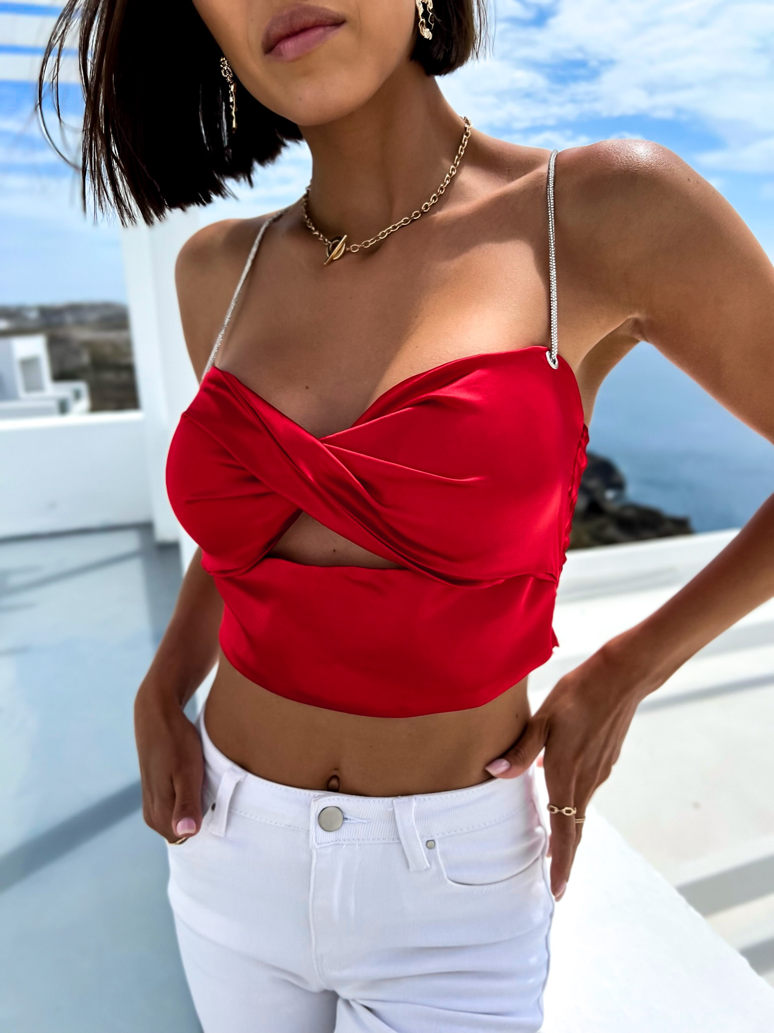 Červený lesklý elegantní crop top BRUSH s průstřihem
