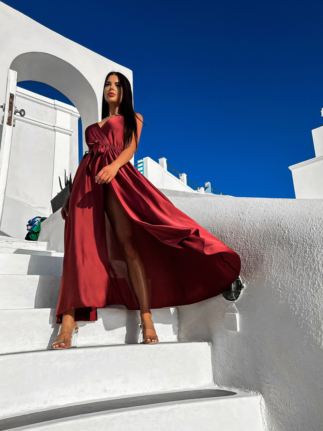 Levně Vínové elegantní dlouhé šaty FAIRYTALE