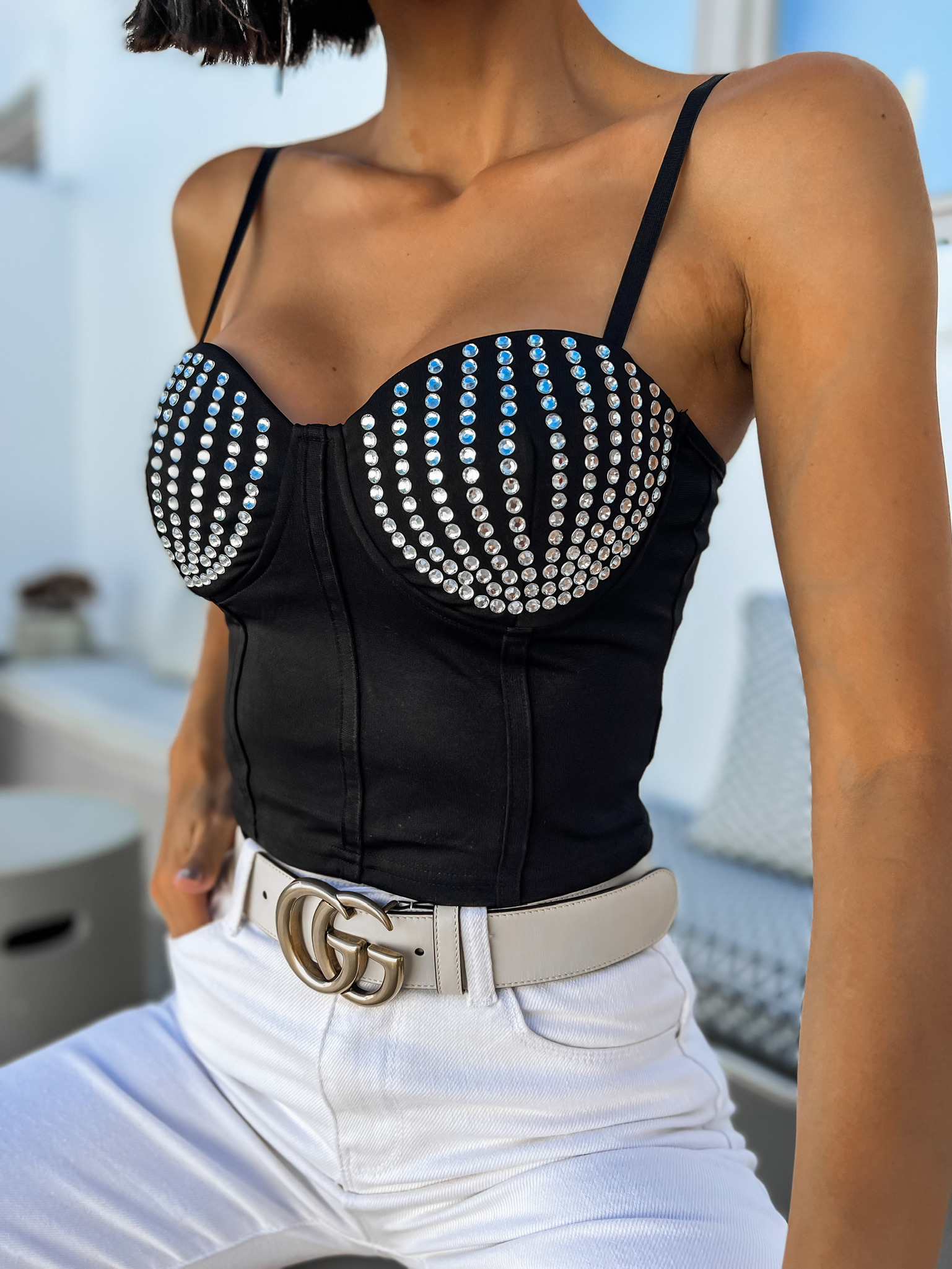 Černý elegantní crop top RYKER s kamínky Velikost: M/L