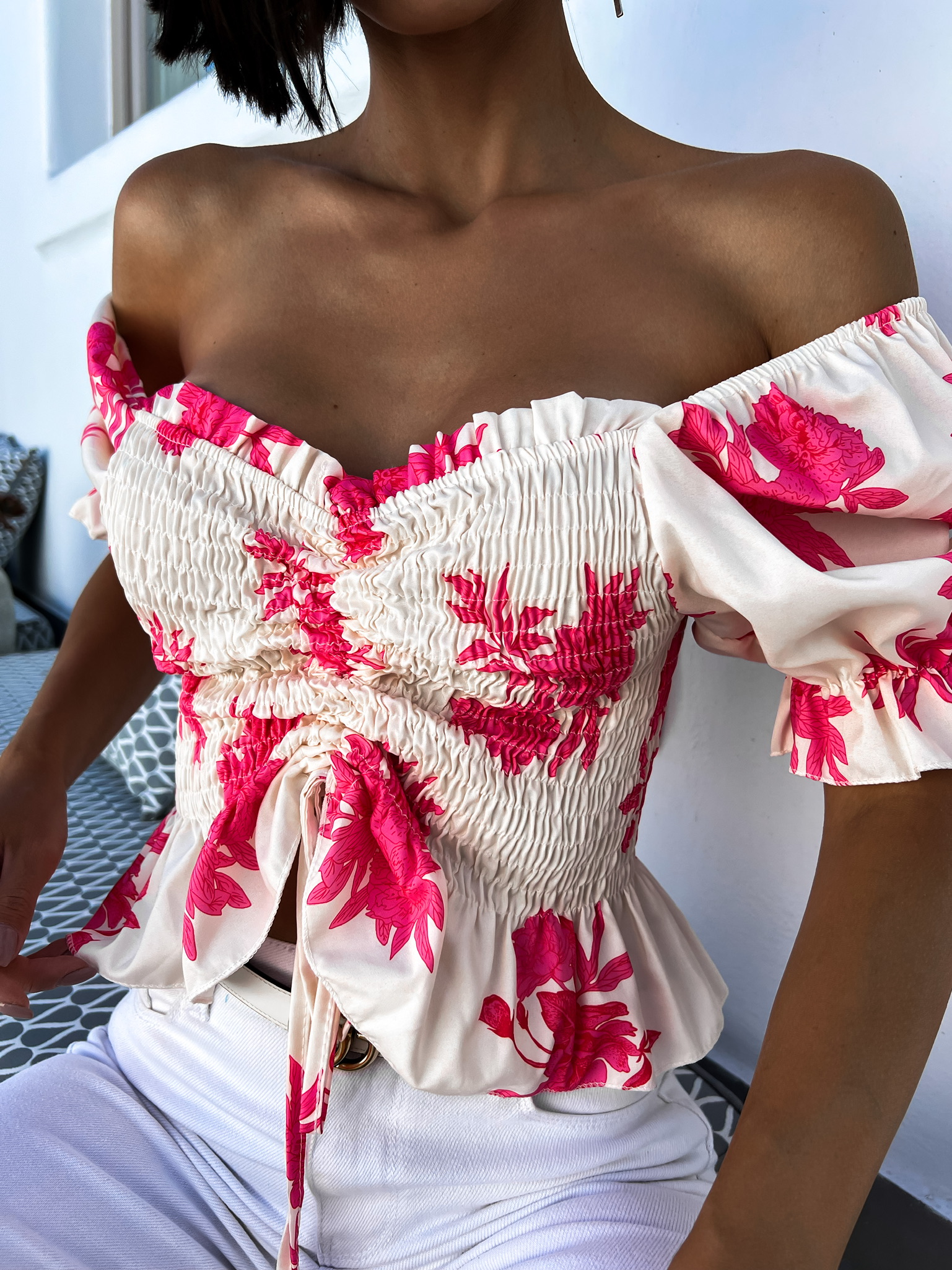 Růžový elegantní crop top AMARA s květinovým vzorem