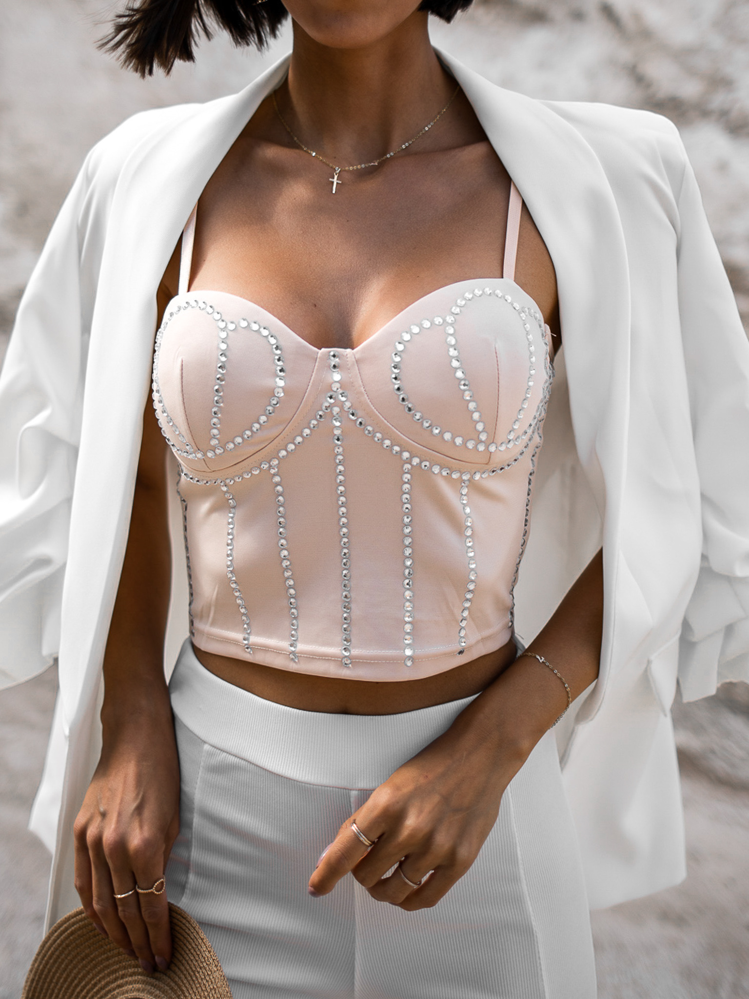 Béžový elegantní crop top MACK s kamínky Velikost: M/L