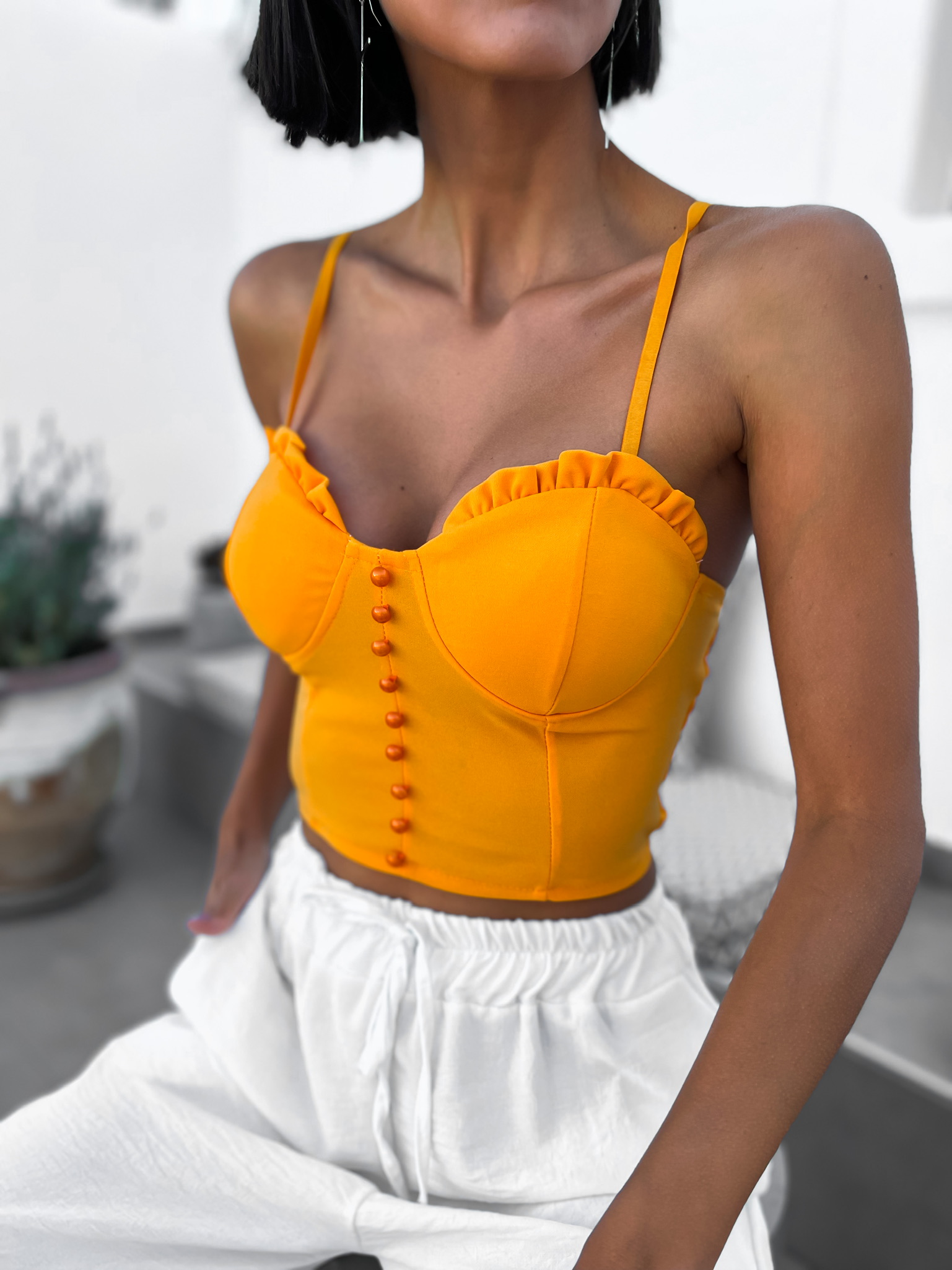 Světle oranžový elegantní crop top CIRRUS s knoflíky