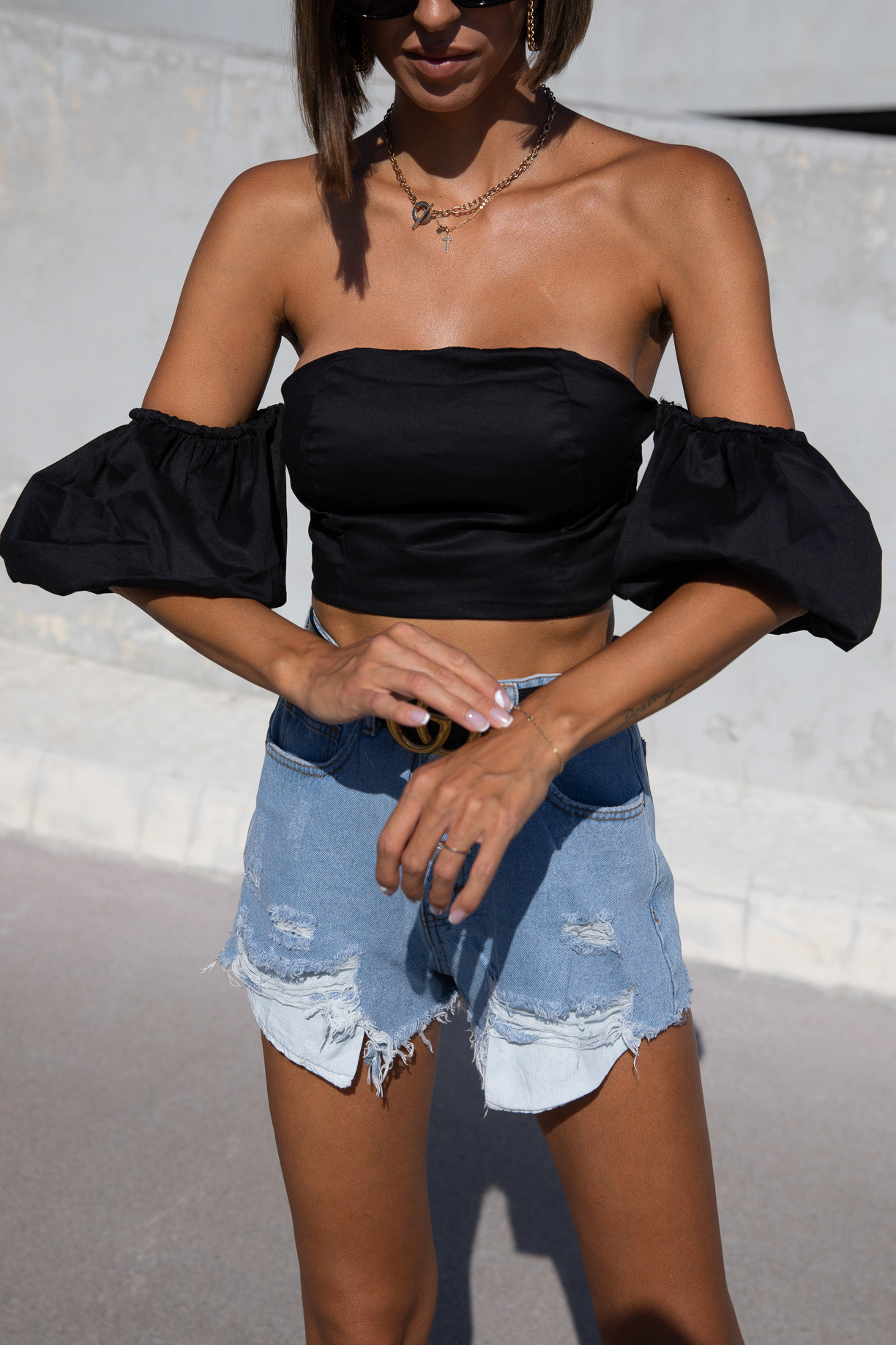 Černý elegantní crop top DENNER s rukávy