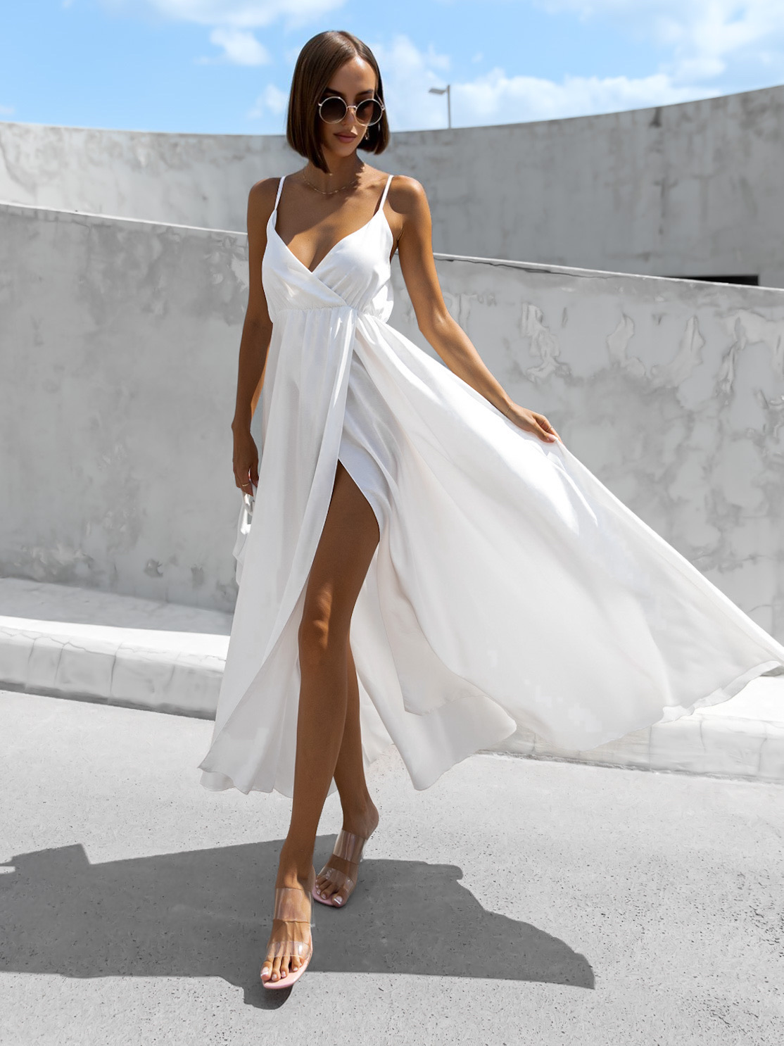 Bílé lesklé elegantní šaty GORGEOUS