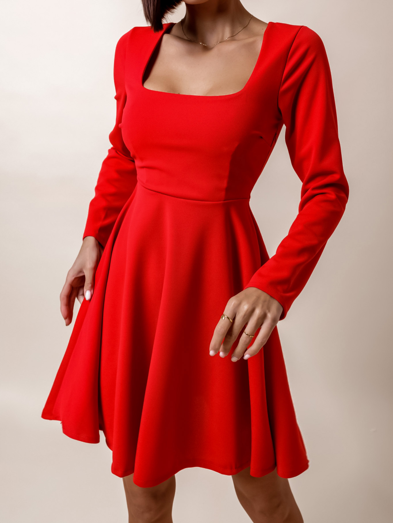 Levně Červené elegantní šaty BUTTONI jednoduchého střihu