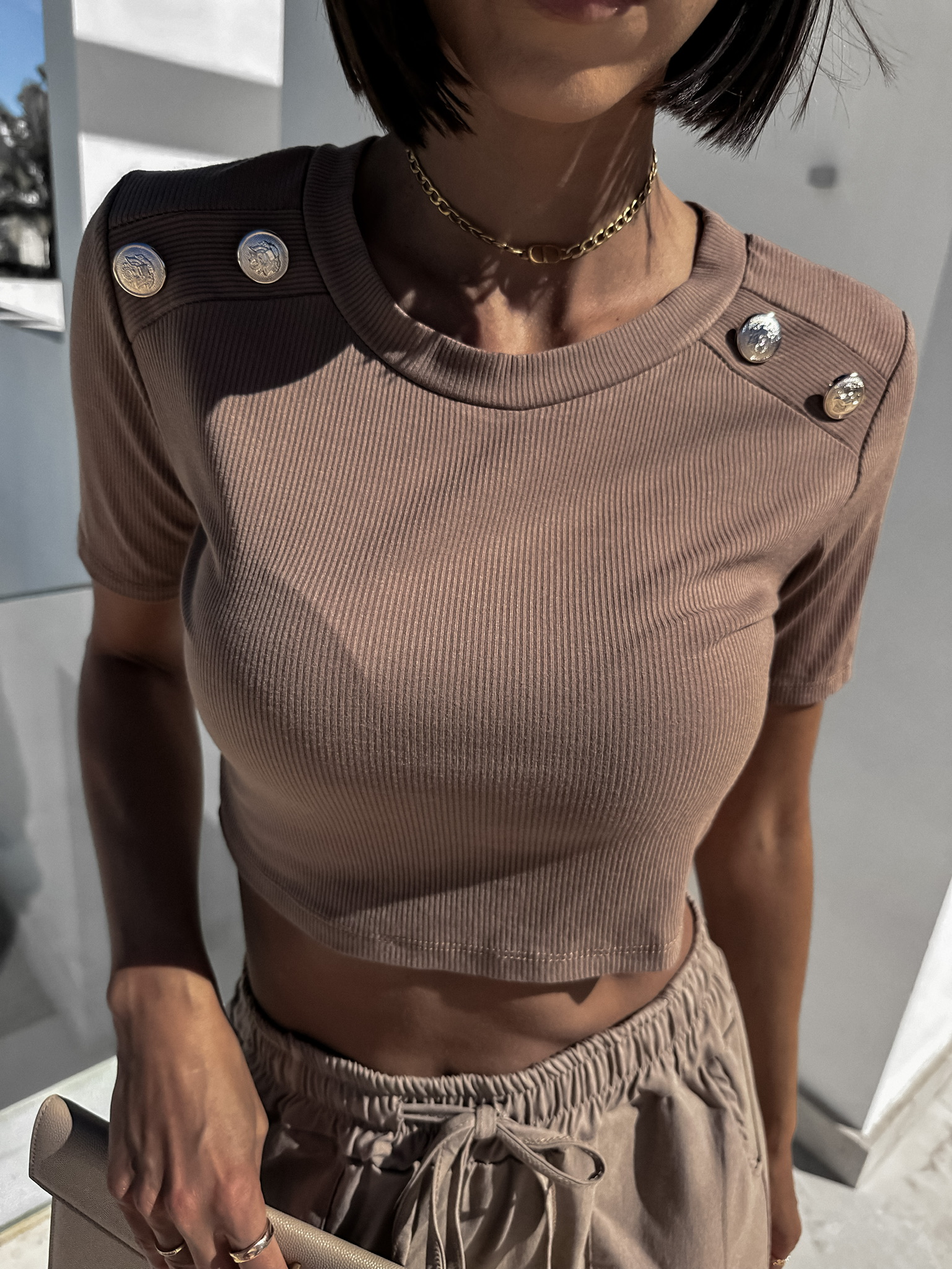 Hnědý crop top LYTA s knoflíky Velikost: ONESIZE