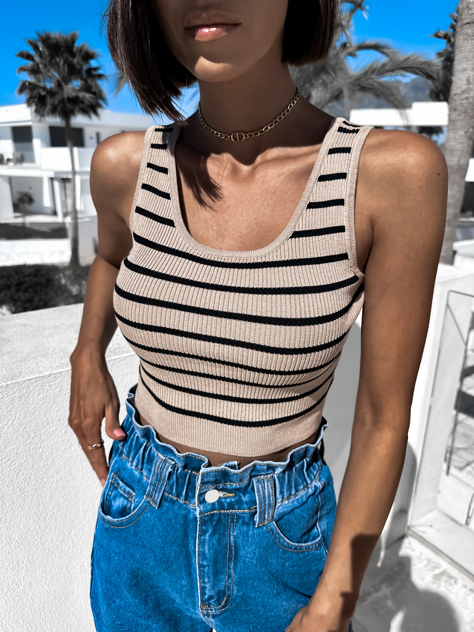 Hnědý elegantní top SOFIANYSE s pruhy Velikost: ONESIZE