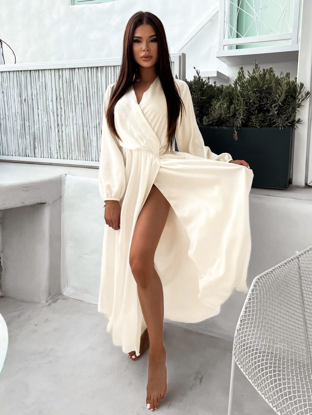 Levně Krémové elegantní šaty WOMAN s dlouhým rukávem