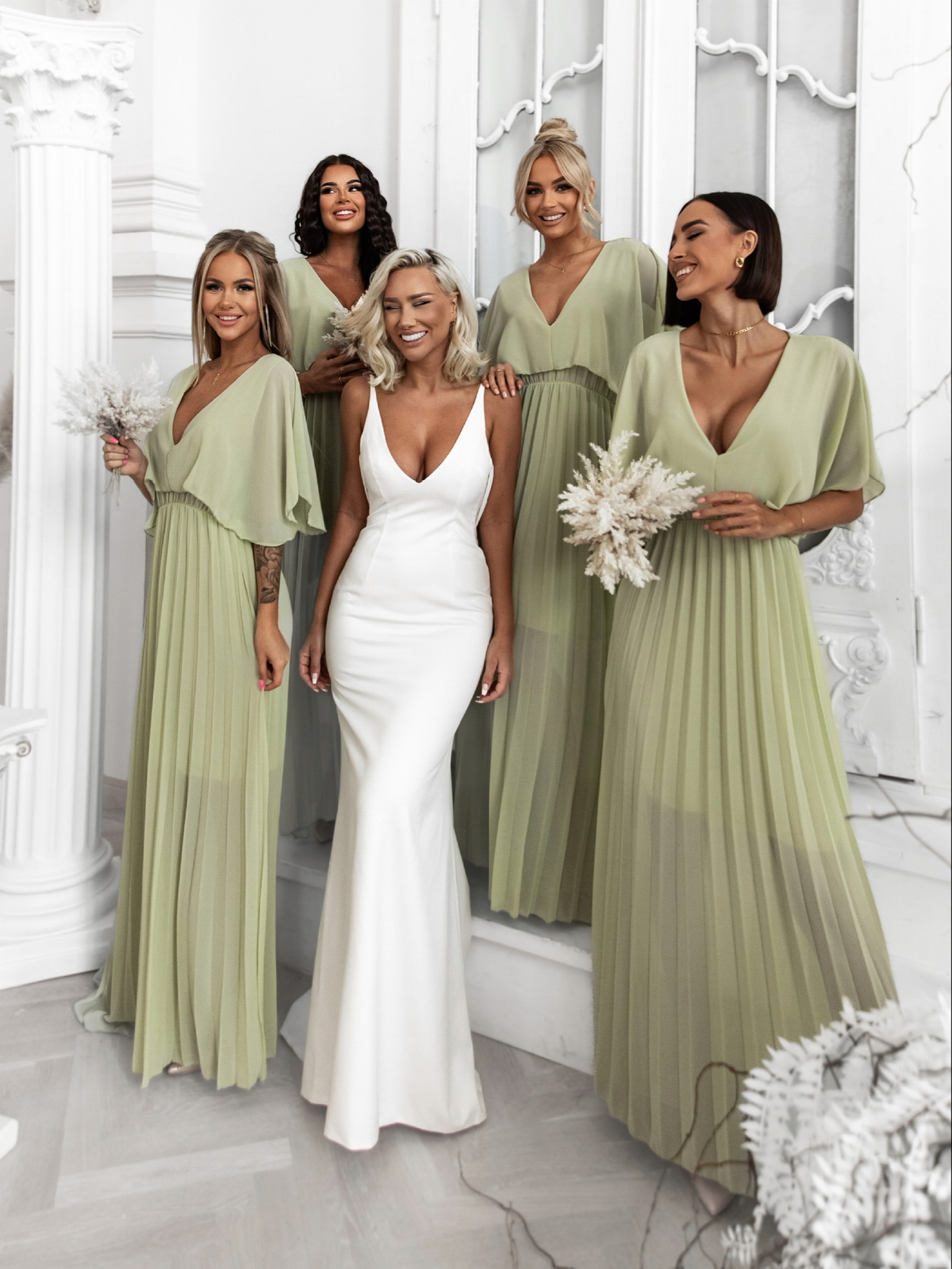 Levně Světle zelené elegantní šaty PARFOMELLE pro družičky 