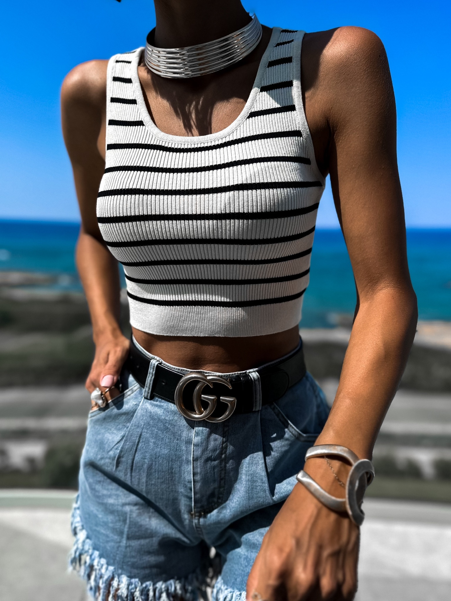 Bílý elegantní top SOFIANYSE s pruhy Velikost: ONESIZE