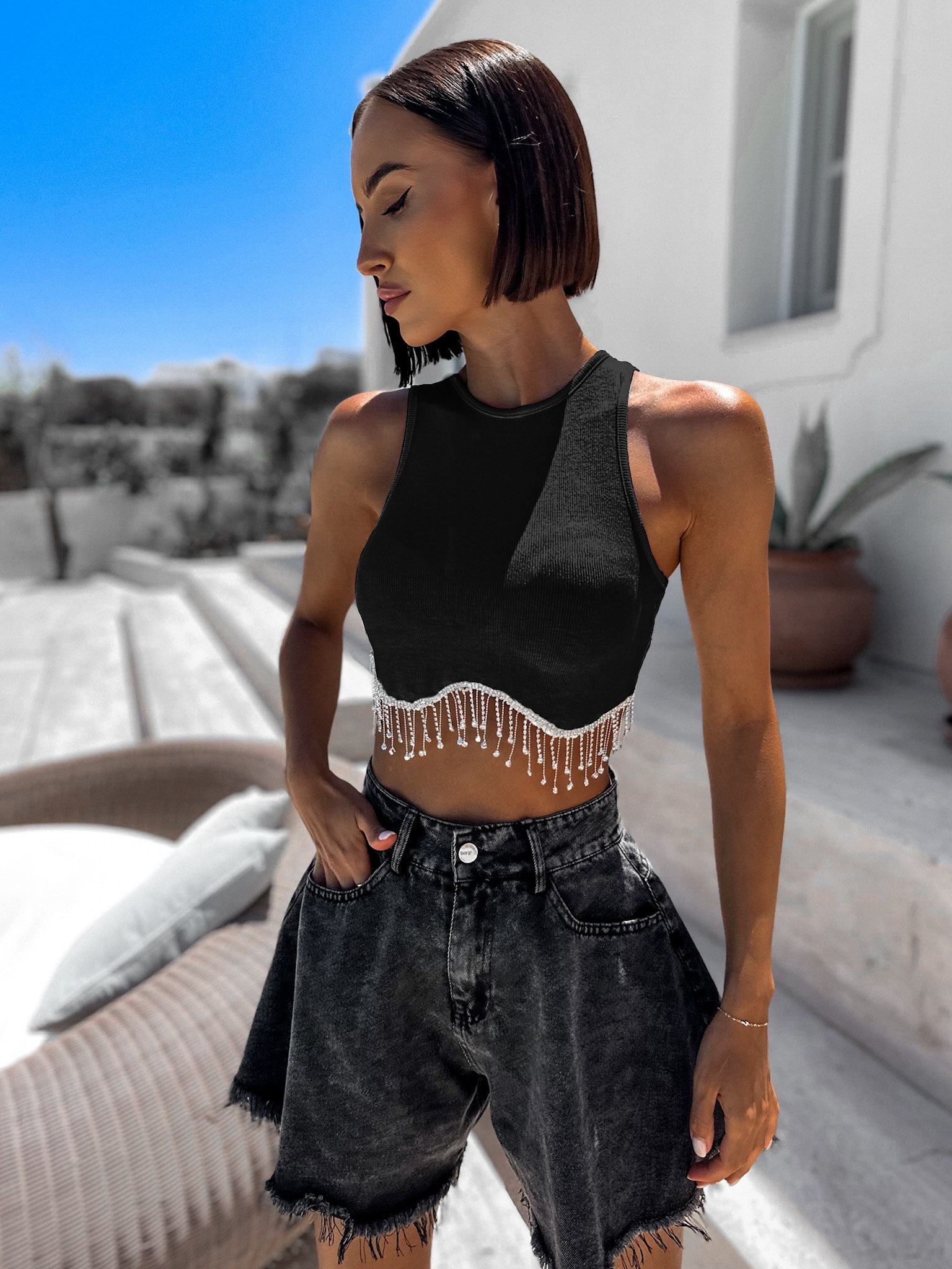 Černý elegantní crop top POMPENE se stříbrným detailem Velikost: S/M