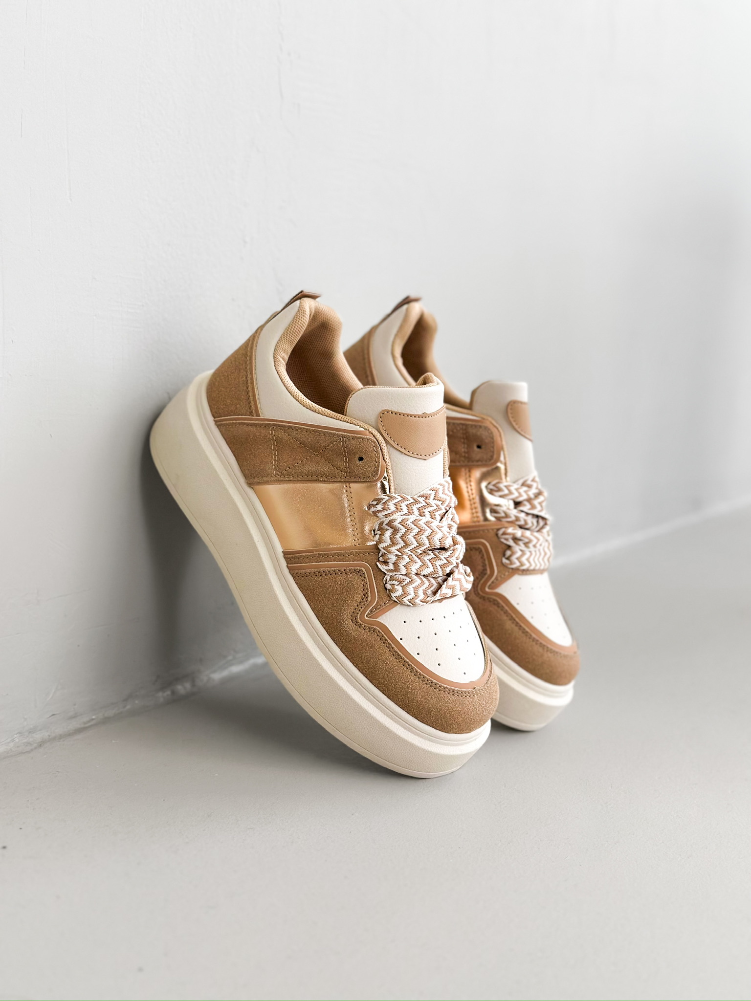 Hnědé sneakers tenisky SROUCE s vysokou podrážkou Velikost: 41