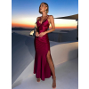 Vínové dlouhé saténové šaty TAISIA s rozparkem