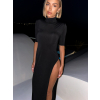 Černé zeštíhlující šaty YWONNE s krátkým rukávem