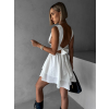 Bílé vzdušné krátké šaty ORYNA s výstřihem