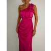 Tmavě růžové asymetrické saténové šaty ROULES