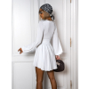 Bílé vypasované šaty AURORAS s dlouhým rukávem