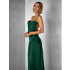 Smaragdové dlouhé saténové šaty UNUTA s odhalenými zády