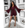 Vínové plisované saténové šaty CIRAYS s páskem