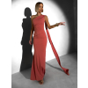 Lososové elegantní dlouhé šaty ELANESSE s vlečkou