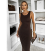 Tmavě hnědé přiléhavé midi šaty TREVY s rozparkem
