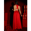 Červené saténové dlouhé šaty FANDARI s výstřihem