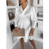 Bílé saténové zavinovací krátké šaty MOKESA