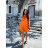 Oranžové lesklé šaty FUENTE s vázáním kolem krku