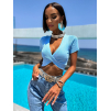 Světle modrý elegantní crop top CAILINE