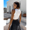 Bílý elegantní crop top SYNESTE s perličkami