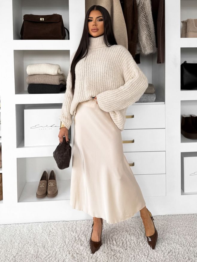 Saténové sukně jsou symbolem elegance a stylu ✨💫 Je perfektní volbou pro formální události, večerní akce, speciální...