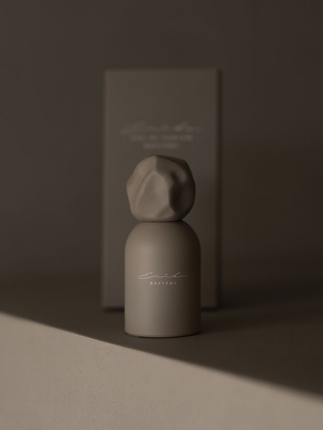 Čistota. Klid. Jemná elegance. 🤍 BAPTÊME & ORÉE – dvě vůně, které zůstávají blízko těla a vytvářejí pocit rovnováhy, ticha...